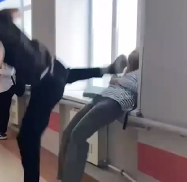 Никакого раскаяния: Сын мигрантов дерзко ответил на вопрос о том, зачем ударил девочку ногой