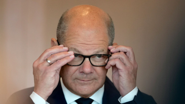 Шольц до разговора с Путиным созвонился с Зеленским, который раскритиковал канцлера Германии за телефонный звонок Президенту России