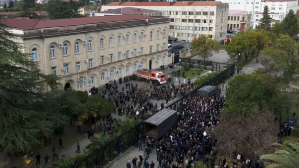 Протестующие в Абхазии отвергли предложение о досрочных выборах