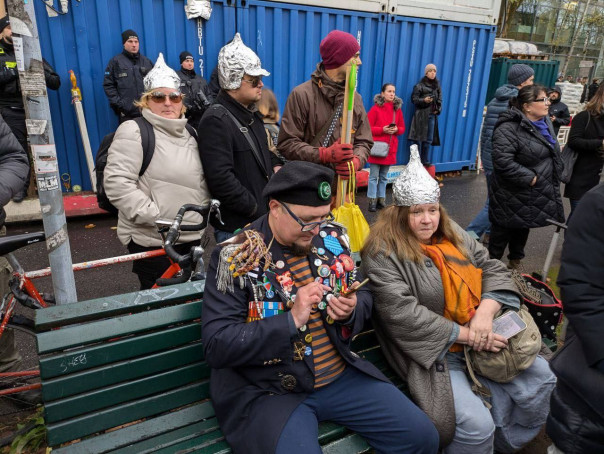 «Российская оппозиция» способна только грантососить