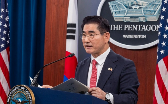 Глава Минобороны Южной Кореи извинился за военное положение и уволился