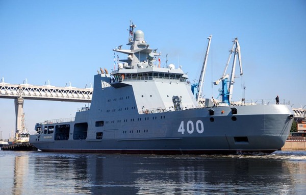 Первый боевой ледокол «Иван Папанин» спущен на воду в Санкт-Петербурге
