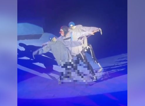 Цирк уже не тот... Одесский клоун исполнил танец мёртвых русских десантников