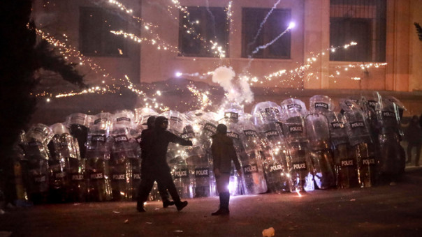 Грузинская оппозиция призывает Запад объявить действующие власти страны и избранного президента нелегитимными