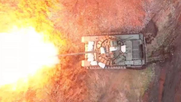 Экипаж танка группы "Центр" с неисправной башней помог штурмовикам прорвать оборону ВСУ