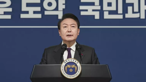 Президент Южной Кореи объявил о введении военного положения