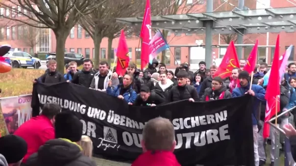 Почти сто тысяч работников Volkswagen вышли на забастовки по всей Германии