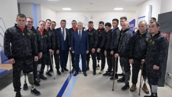 Путин пообщался с бойцами, проходящими реабилитацию после ранения в зоне СВО