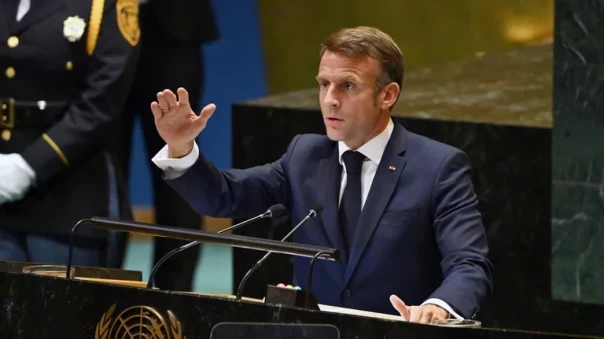 Макрон отказался досрочно уходить в отставку