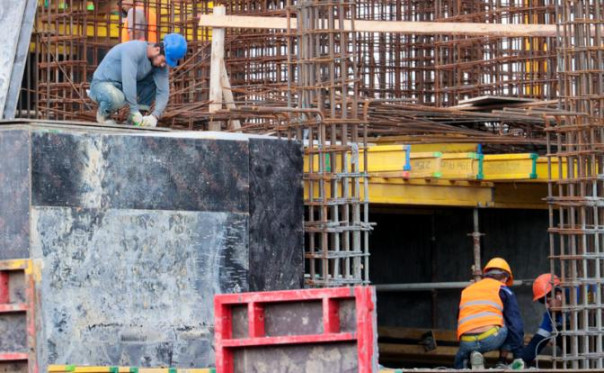 Работа для мигранта: «Требуется бригада монолитчиков», зарплата 180−250 тысяч в месяц