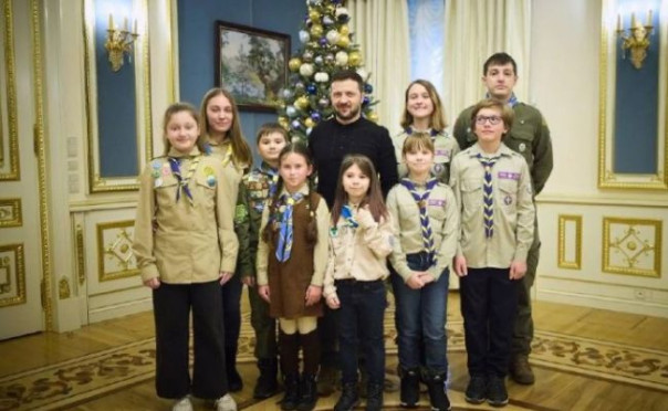 Захарова: Скаутов к Зеленскому — как старшую группу детсада на знакомство с педофилом