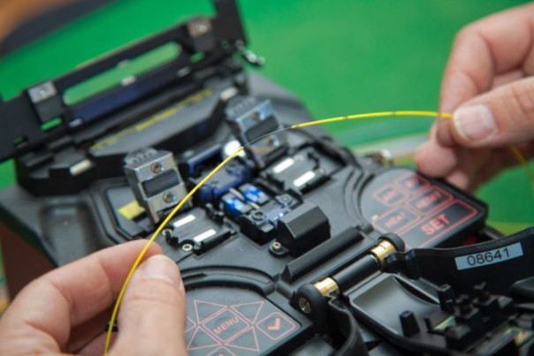 Как происходит сварка оптического волокна: шаг за шагом