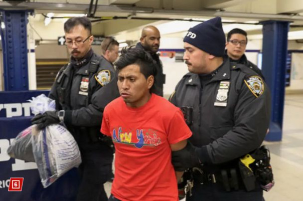 В США незаконный мигрант сжег женщину прямо в вагоне метро