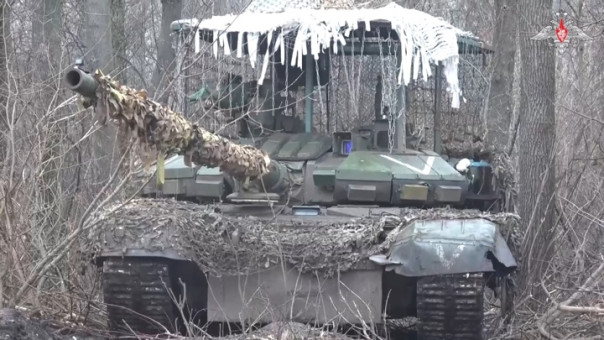 УВЗ: Все танки для зоны СВО оснащаются средствами РЭБ для противодействия дронам