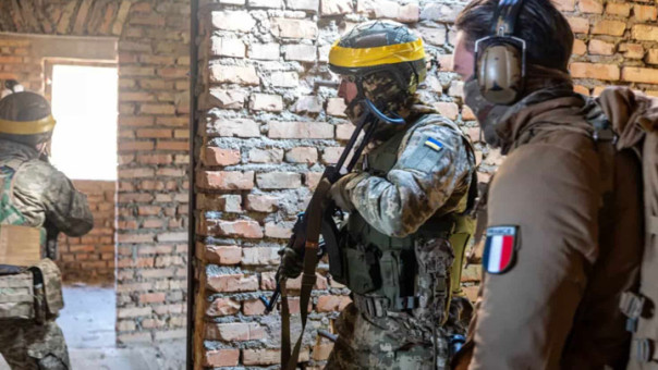 Боевики ВСУ расстреляли мать с ребенком в Селидово ДНР