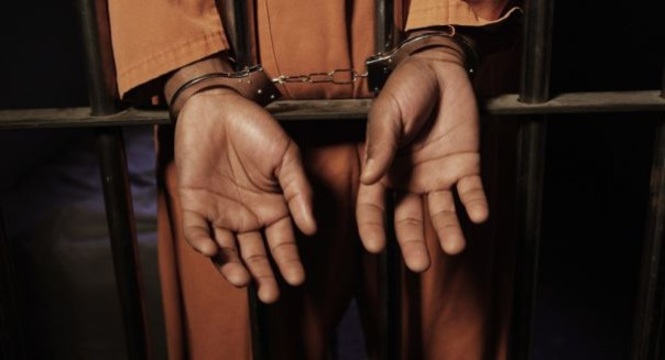 США: 9-​летний мальчик арестован за грабеж в составе банды