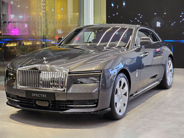 “Таких нет даже у лордов”: украинские чиновники обновили свой автопарк премиальных автомобилей