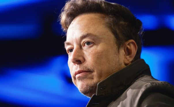Маск обвинил британского премьера во вмешательстве в выборы США
