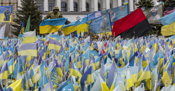 Украинцы вновь «выберут пи***са». В Киеве мужчина предпринял отчаянный акт протеста (видео)