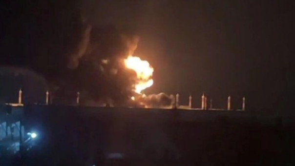 Саратов и Энгельс ночью подверглись массированной атаке беспилотников, повреждена нефтебаза