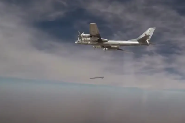 «Кинжалы» и «Искандеры»: идёт массированная ракетная атака на объекты противника