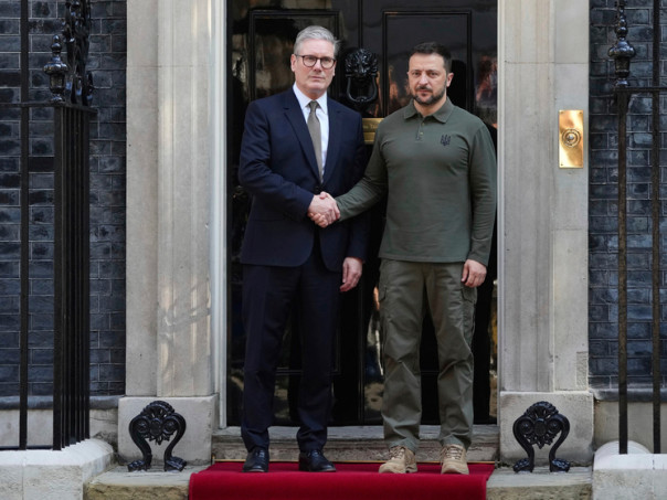 Отправившийся в Киев британский премьер провозгласил «столетнее» партнерство с Украиной
