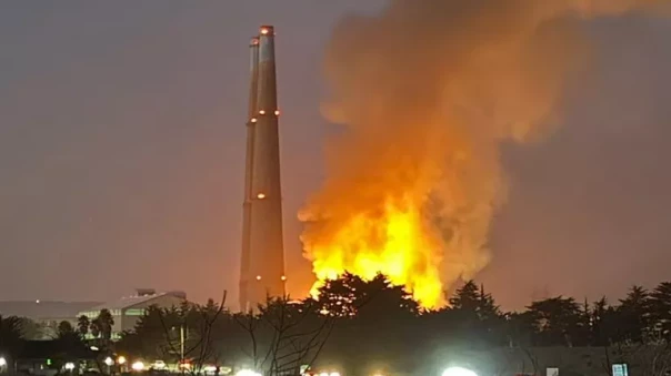 В Калифорнии произошел пожар на крупной электростанции