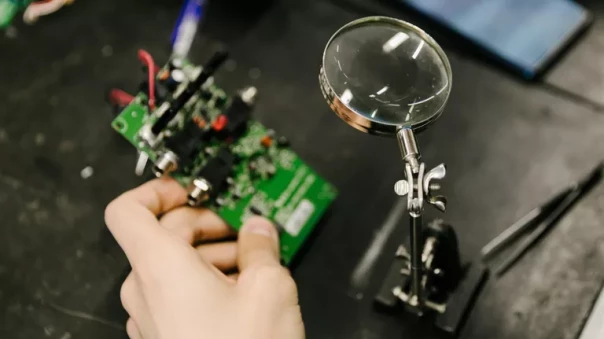 В Китае создали беспилотник, способный летать и плавать под водой