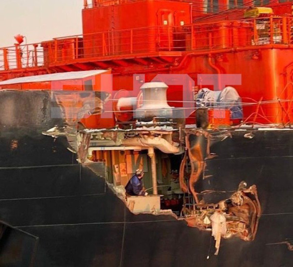 Ледокол "50 лет Победы" получил повреждение обшивки в Карском море