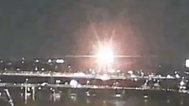 В Вашингтоне близ аэропорта им. Рейгана столкнулись в воздухе пассажирский самолет и военный вертолет Blackhawk.