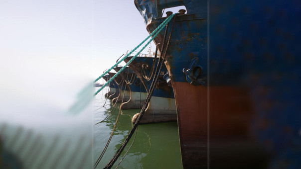 Появились фото поврежденного взрывом танкера Koala