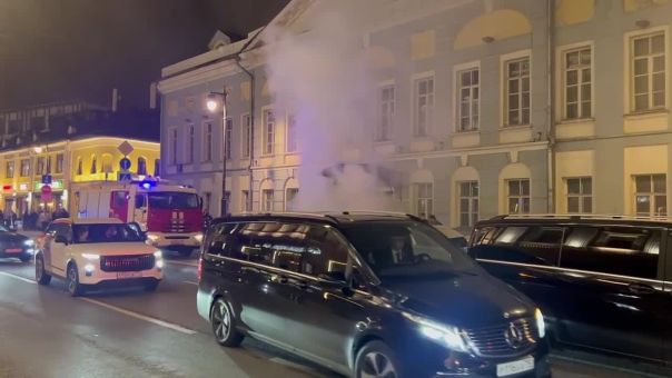 В центре Москвы сгорел автомобиль Aurus Senat за 30 млн рублей
