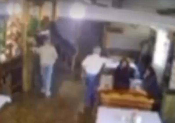 В Ивано-Франковской области потребовавшую выключить русскую музыку украинку оттаскали за волосы (видео)