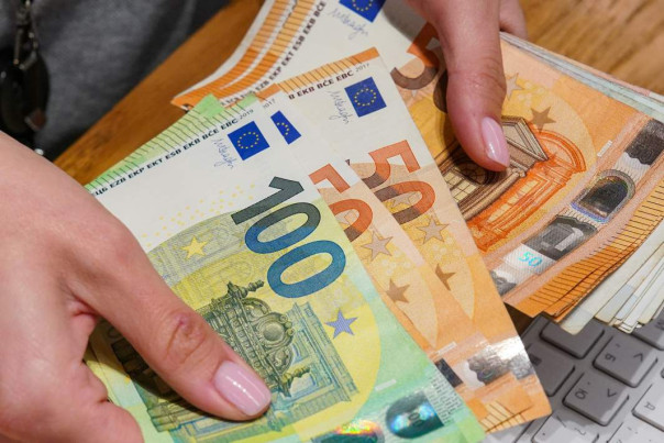 Вор у вора: в Польше пропали выделенные киевскому режиму деньги