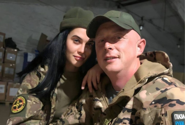 «Если ты освободишь мой город, я выйду за тебя замуж»: Как русские бойцы играют свадьбы в зоне спецоперации