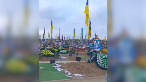 Появились кадры огромного военного кладбища в Виннице со свежими могилами