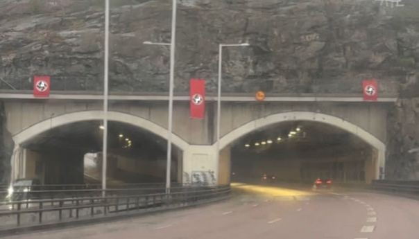 В пасхальное воскресенье в Швеции вывесили знамёна со свастикой