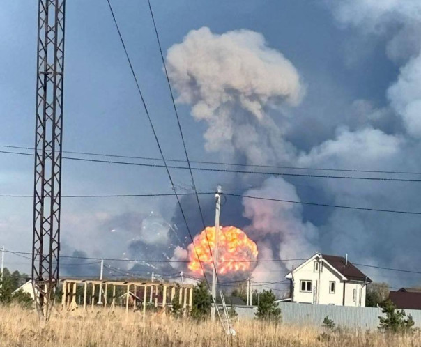 ЧП в Киржаче: Взрывы, детонация и разлет боеприпасов, эвакуация населения, режим ЧС... и интересная статья в "Известиях" о коррупции