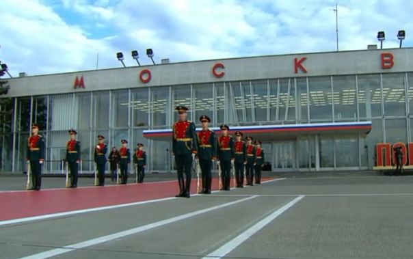 Си Цзиньпин и Вучич прилетели в Россию на празднование 9 Мая