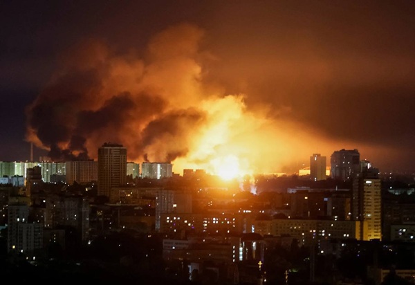 Подробности от INSIDER-T: Ночью по Киеву был нанесен массированный удар баллистическими ракетами