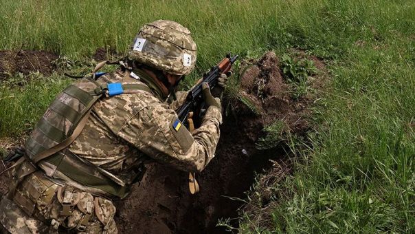 Почему украинские военкоматы предлагают школьникам поиграть в войнушку и поесть в Макдоналдсе?