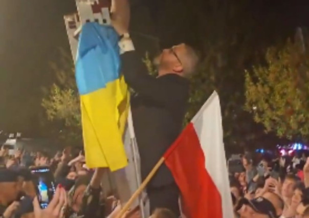 «Сними этот флаг! Это — Польша!».