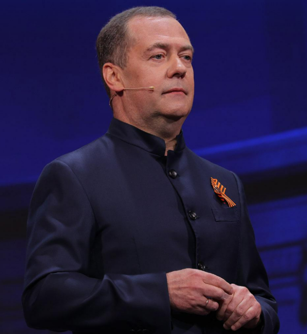 Медведев: в случае провокации Киева нет гарантий, что там наступит 10 мая