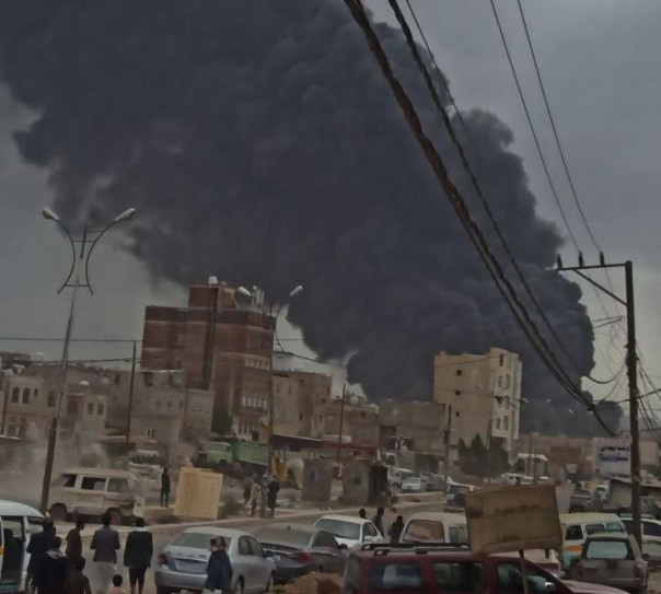 ВВС Израиля нанесли более двадцати авиаударов по аэропорту Саны, а также расположенным около неё электростанциями.