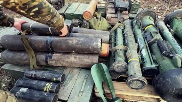 ФСБ обнаружила крупный схрон с оружием украинских диверсантов в Курахове