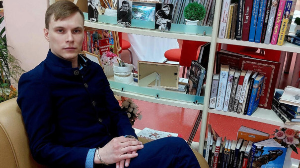 Оскорбившего уборщицу активиста из ХМАО исключили из партии