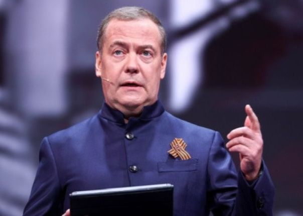 «Угрозы Медведева». Режим обречён, а у Украины есть шанс — но он последний