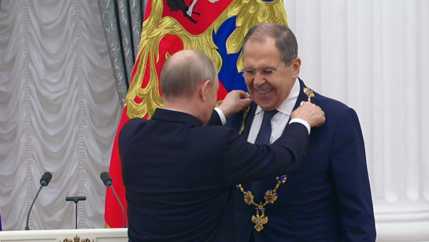 Путин вручил высшие государственные награды в Кремле