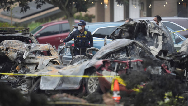 Самолет рухнул на жилой квартал в Калифорнии, 15 домов загорелись