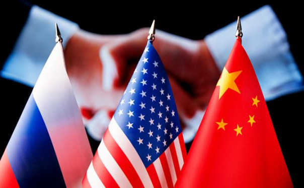 Трамп нашел, с кем «сообразить на троих»: Евросоюз, которого к столу не пригласили, готовит тонну яда